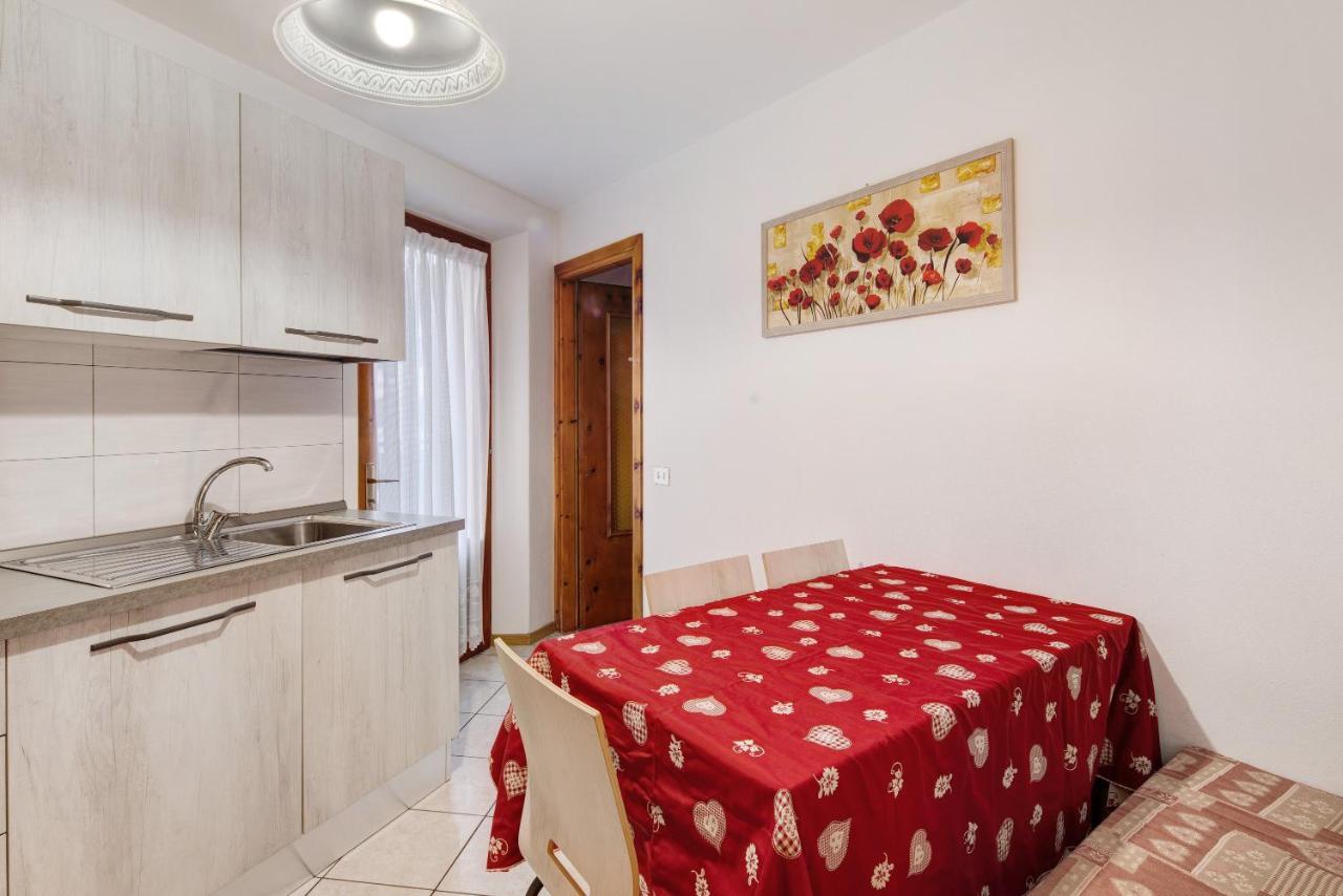 A Due Passi Valdidentro Apartment Isolaccia Bagian luar foto